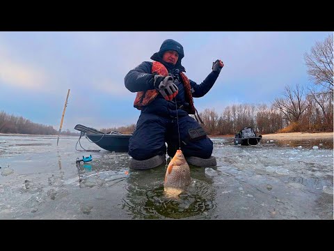 ВІДРО риби за 1 годину! ЗОЛОТА лунка роздає КАРАСІВ! Зимова РИБАЛКА з криги! МЕГА Кльов РИБИ!