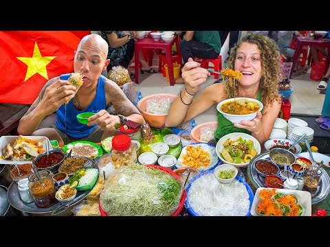 VIETNAMESE STREET FOOD Tour in Huế, Vietnam - ANCIENT Vietnamese Food in Hue Imperial City
