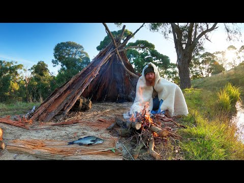 Primitive Camping in Australia /  Building a Bark Bushcraft Shelter