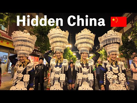 Small Town in China Hosts Stunning Outdoor Fashion Show with Local Models 🇨🇳 “Paris Fashion Week”