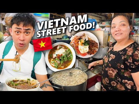 Eating 5 Vietnamese Street Food in 1 HOUR in Saigon🇻🇳Authentic Vietnamese Food Tour!