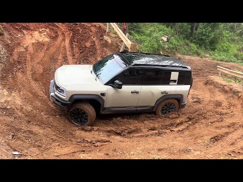 Land Rover Defender vs BYD Leopard 5, three bosses in the Offroad battle !!
