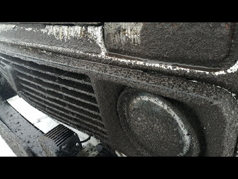 Нива по грязи. Еду в деревню.