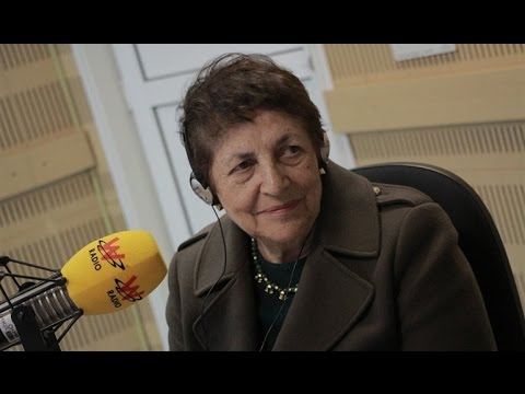 Gloria Gaitán speaks with Vicky Dávila on La W