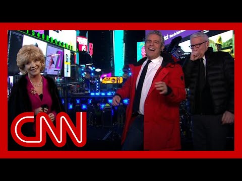 She's back ... 'SNL' alum's return cracks up Anderson and Andy