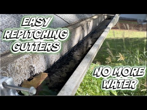 Removing standing water in gutter using hidden hangers
