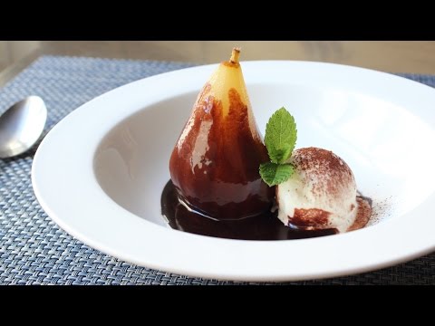 Poached Pear "Belle Helene" - Vanilla-Poached Pears with Chocolate Sauce