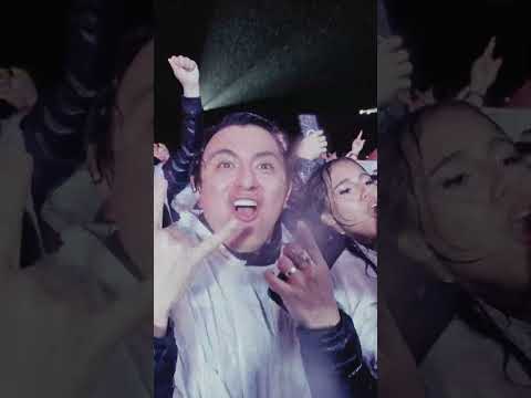 Medellín, you came out in full force! Thank you for rockin’ with us in the rain #gunsnroses