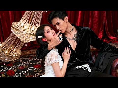 Everyone mocked her as unworthy of the devil CEO, yet without a word, she drove him madly in love.