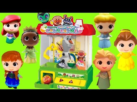 Disney Princesses Play New Claw Crane Machine