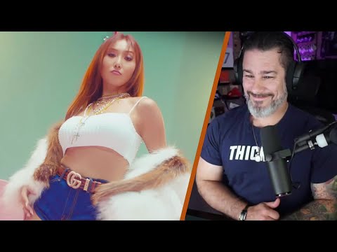 Director Reacts - HWASA - 'I Love My Body' MV