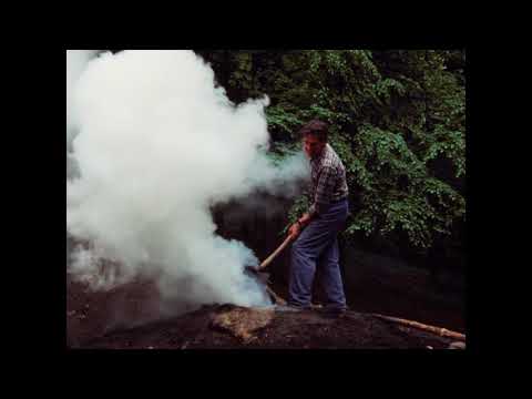 Köhlerei im Kermeter. Teil 2. // Charcoal Burner: Firing and Clearing out the Kiln.