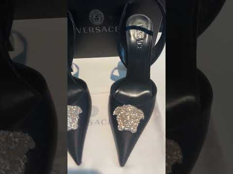 Most comfy heels ever 😍 On SALE now Yoox.com additional 25% #versace #versacepumps #heels #yoox