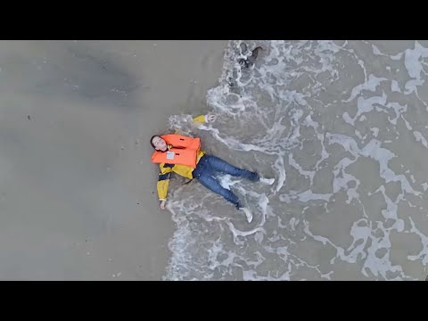 ИЗВЕСТНОГО КИНОРЕЖИССЁРА УБИЛИ НА РОДНОЙ ЗЕМЛЕ, КАК И ЕГО СЕСТРУ 20 ЛЕТ НАЗАД... Донная волна