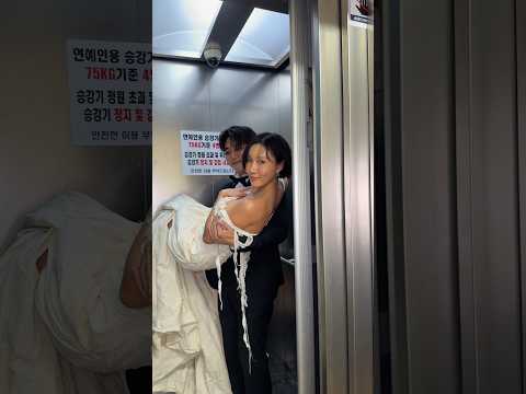 A moment at M COUNTDOWN😂 #화사 #HWASA #GoodGoodbye #PNATION #피네이션