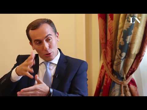 Hugo Alconada Mon entrevista a Arturo Pérez Reverte - 99%