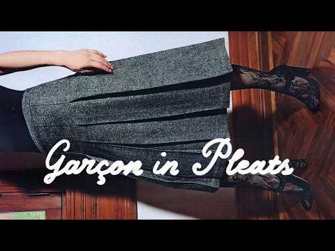 I made an unremarkable pleated skirt (and I love her)