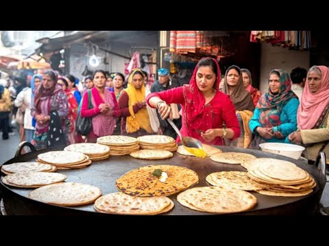 HARDWORKING WOMEN SELLING BREAKFAST AT ROADSIDE | CHEAPEST WOMEN'S STREET FOOD PAKISTAN
