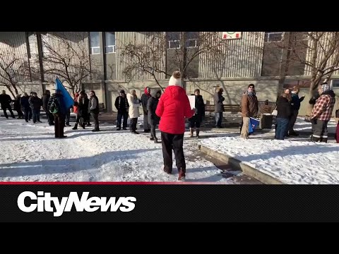 Albertans line up in Calgary adding their signature to push for future referendum