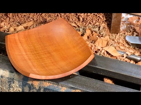 Richard Raffan turns a square dish