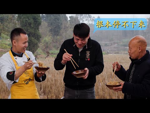 Chef Wang shares: "Scallion Oil Noodles", a great combination of scallion and soy sauce flavour