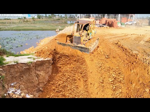 Ultimate Display! Mighty Blowing Power Komtasu D58E Dozer Expert Moving Earth Landfilling Up