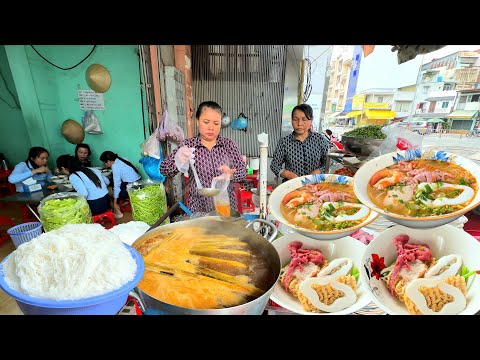 BEST Vietnam's Most Popular Street Food with Seafood Noodle Soup