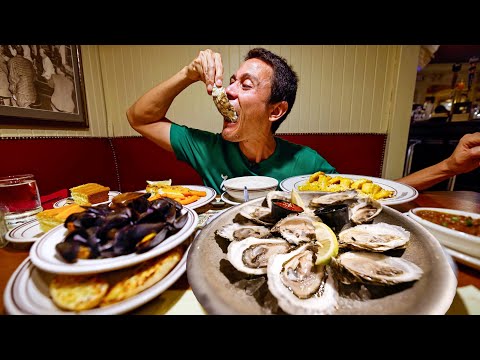 America's Oldest Restaurant!! 🦪 OYSTER BAR + CLAM CHOWDER!! | Union Oyster House, Boston!