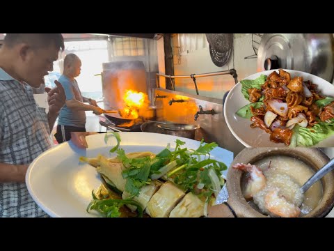 吉隆坡一家30年历史的港式海鲜粥，以鸡汤打底，鲜香顺滑，白斩鸡更是一绝……