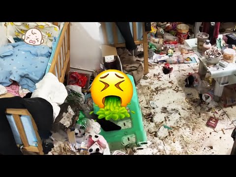 😭18-year-old parents raising their child in factory dormitory