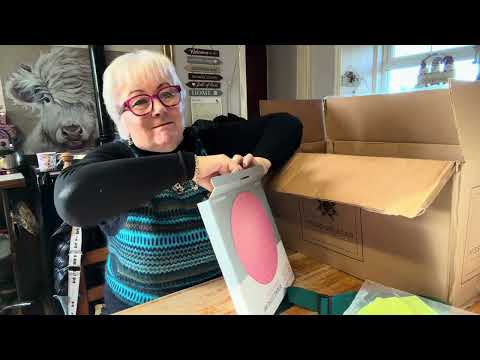 Unboxing Missouri star package on Day 16 of Advent 2025.  Much JOY with TULA pink too. 