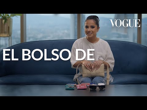 Inside Becky G´s Bag | El bolso de | Vogue México y Latinoamérica