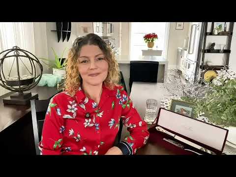 19. Thrift Store Luxuries: Vintage Pieces That Were Once Everyday Status Symbols