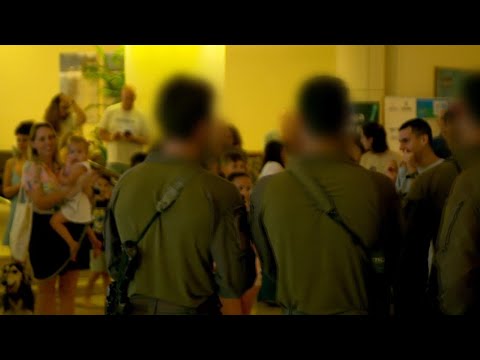 לוחמי דובדבן חוזרים לקיבוץ בארי ולרגעי הלחימה הקשים