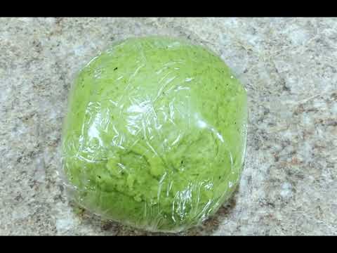 Making spinach sourdough pasta