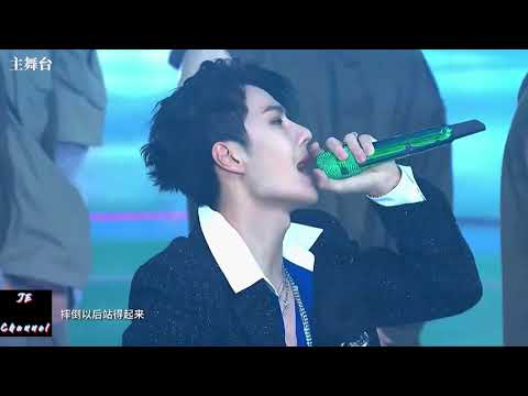 【4K】王一博 《無感 》改編版 脫衣熱舞頂跨 扭到心裡了！Yibo perform No Sense on yuehua concert 2021｜樂華12週年家族演唱會 17.7.2021