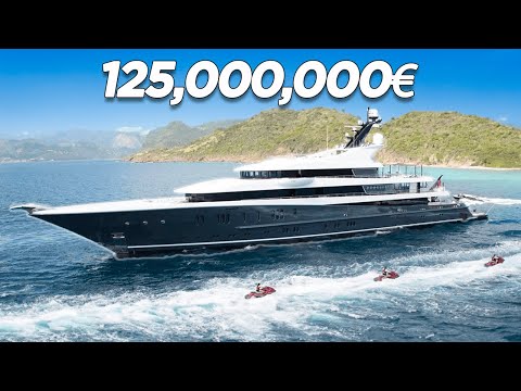 I'm visiting one of the most expensive yachts in the world (cinema, 3 swimming pools...)