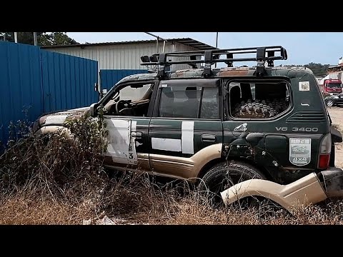 Restoration of a classic Toyota LC95 rusted and forgotten for years in a scrapyard.