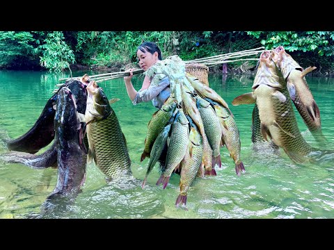 FULL VIDEO Traditional Fishing Skills - 120 Days Single Mother Catches Giant Fish Using Bamboo Tube