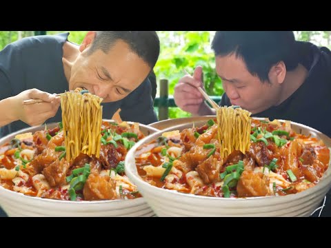 My second brother made two big bowls of beef tendon noodles that were smooth and chewy. The two bro