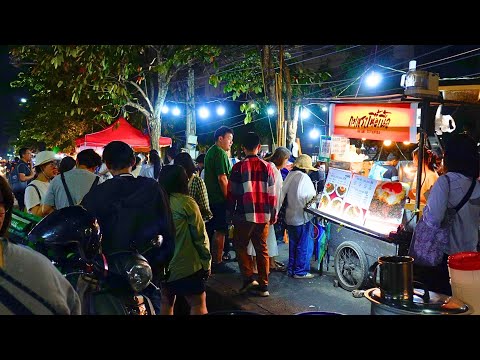 Long Queue All Night! 3 Chefs Cooking Stir Fried Beef/Pork With Basil & Duck Eggs - Thai Street Food