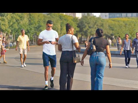 30 Times When Celebrities Don't Get Recognized