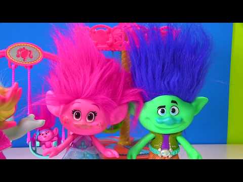 Poppy Branch Trolls Play Fizzy's  Disk Drop Game