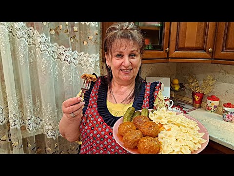 Everyone will love such homemade meatballs in gravy.