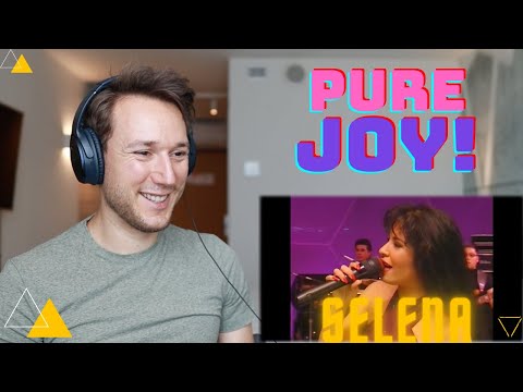 Now thats a skill! Actor and Voice trainer reaction to Como La Flor by Selena.