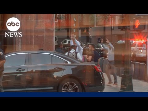 3 dead, including off-duty police officer, in Midtown Manhattan shooting: Sources