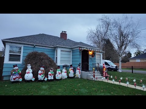 December Morning Beautiful Sunrise, Cool Snowman Blow Mold Collection & More! #kreepers