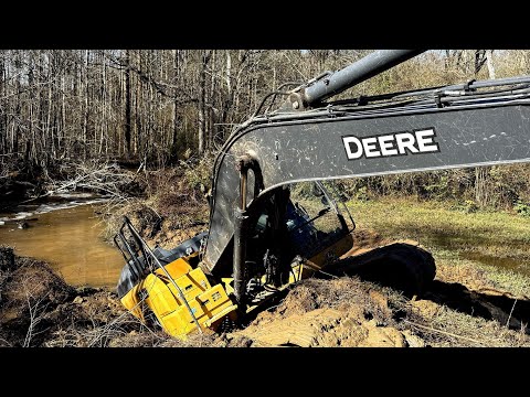 John Deere Excavator almost flipped over in the flooded creek! Can a heavy recovery wrecker save it?