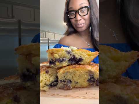 THIS CORNBREAD HAS BLUEBERRIES & IT’S DELICIOUS!