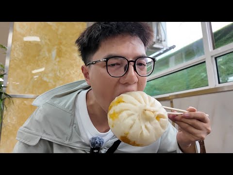 甘肃兰州特色美食，每天火爆的兰州牛肉面，每天卖出10000串的辣子烤肉，46元一斤的手抓羊肉，每天排队的胡家包子，开了30多年的水煮洋芋片。